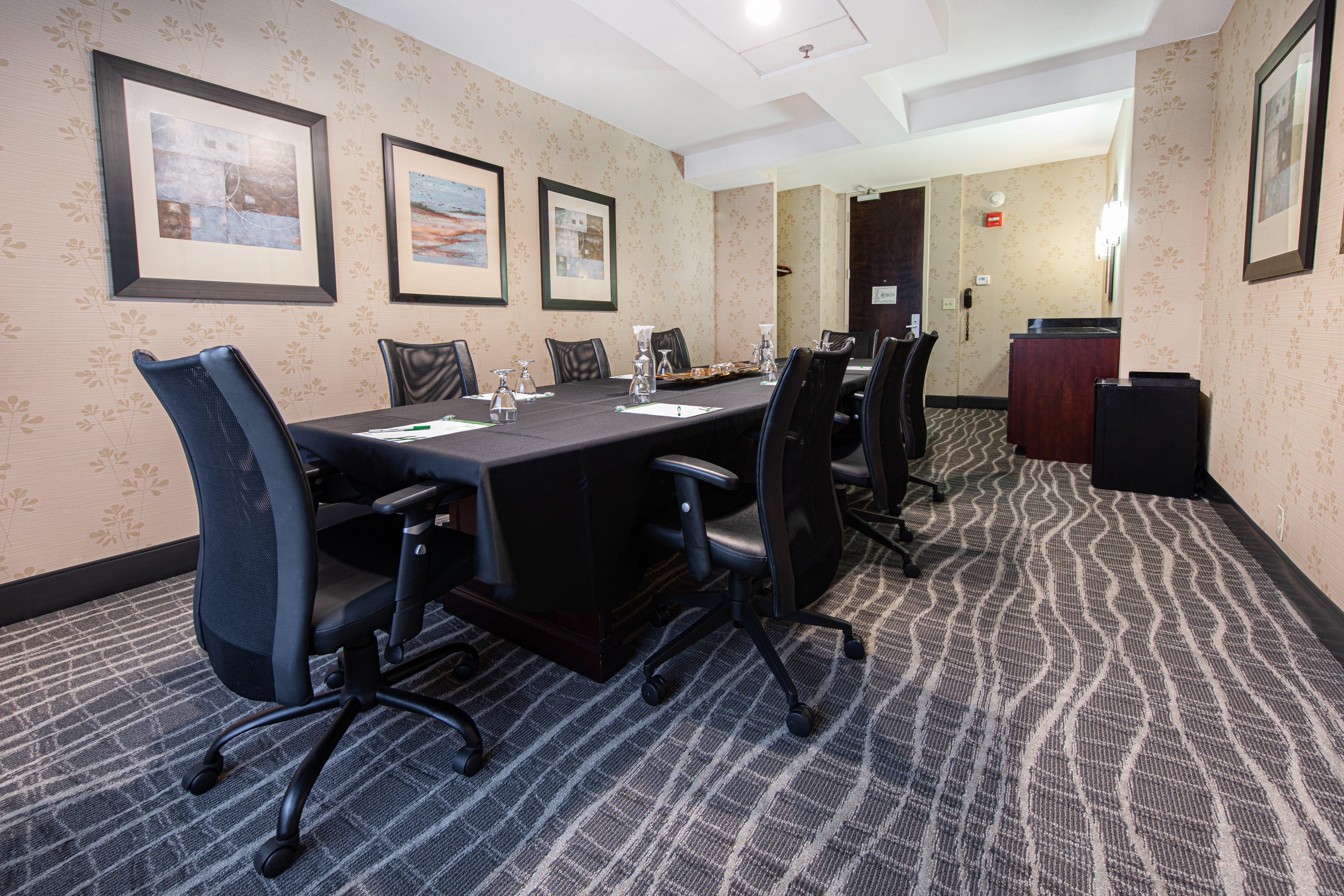 St. Louis Airport West Earth By Ihg 3*