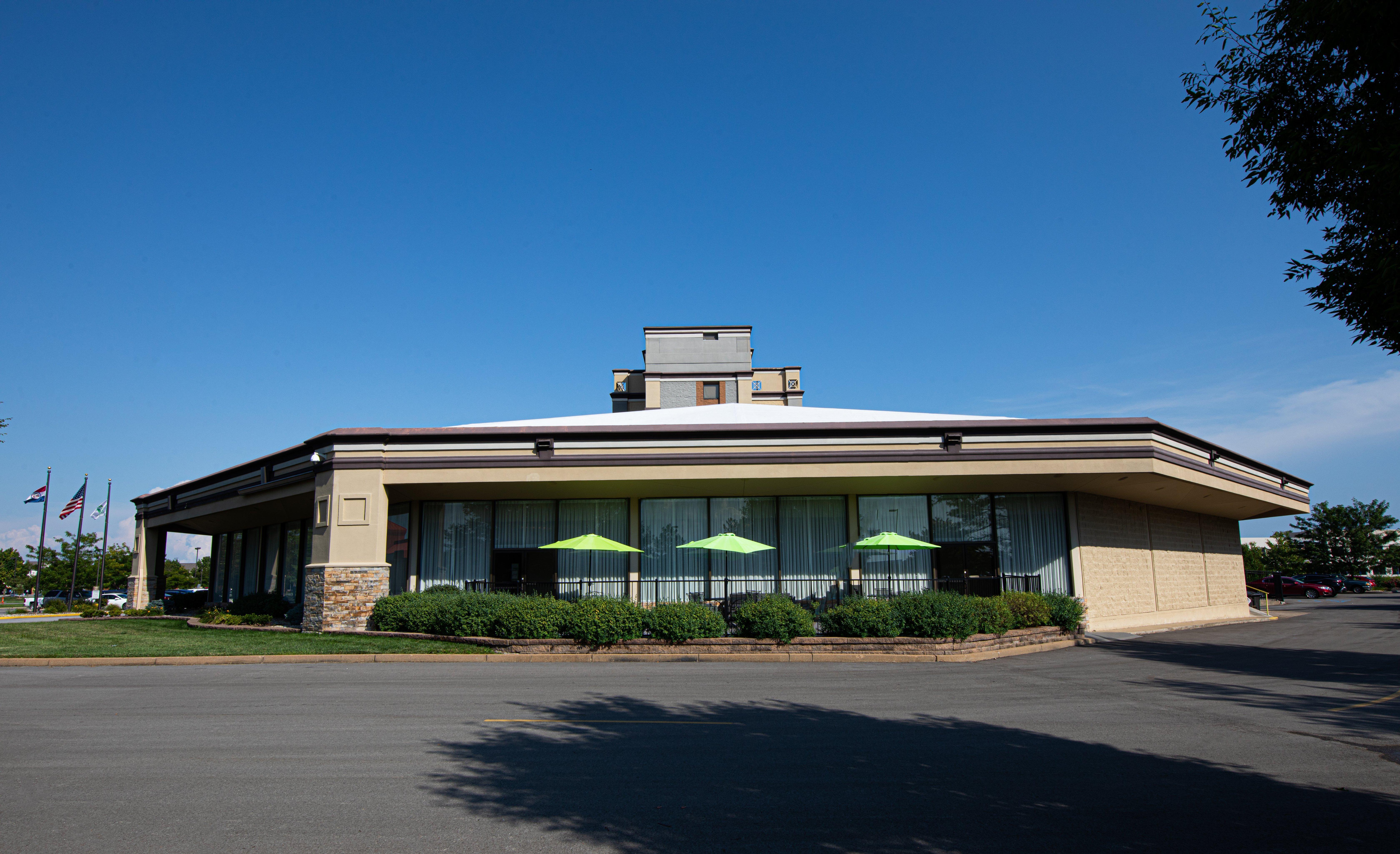 St. Louis Airport West Earth By Ihg Hotel