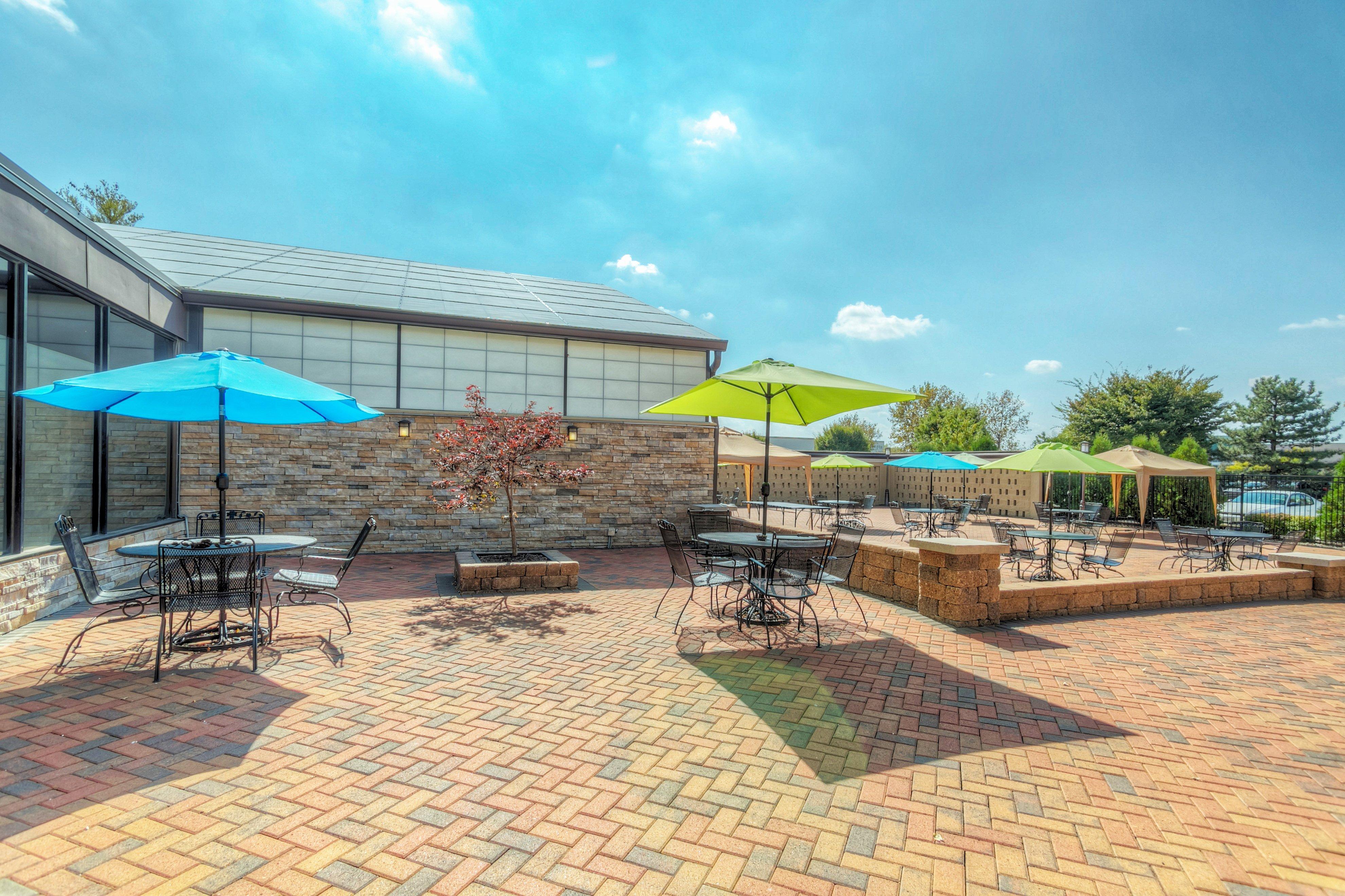 Hotel St. Louis Airport West Earth By Ihg 3*