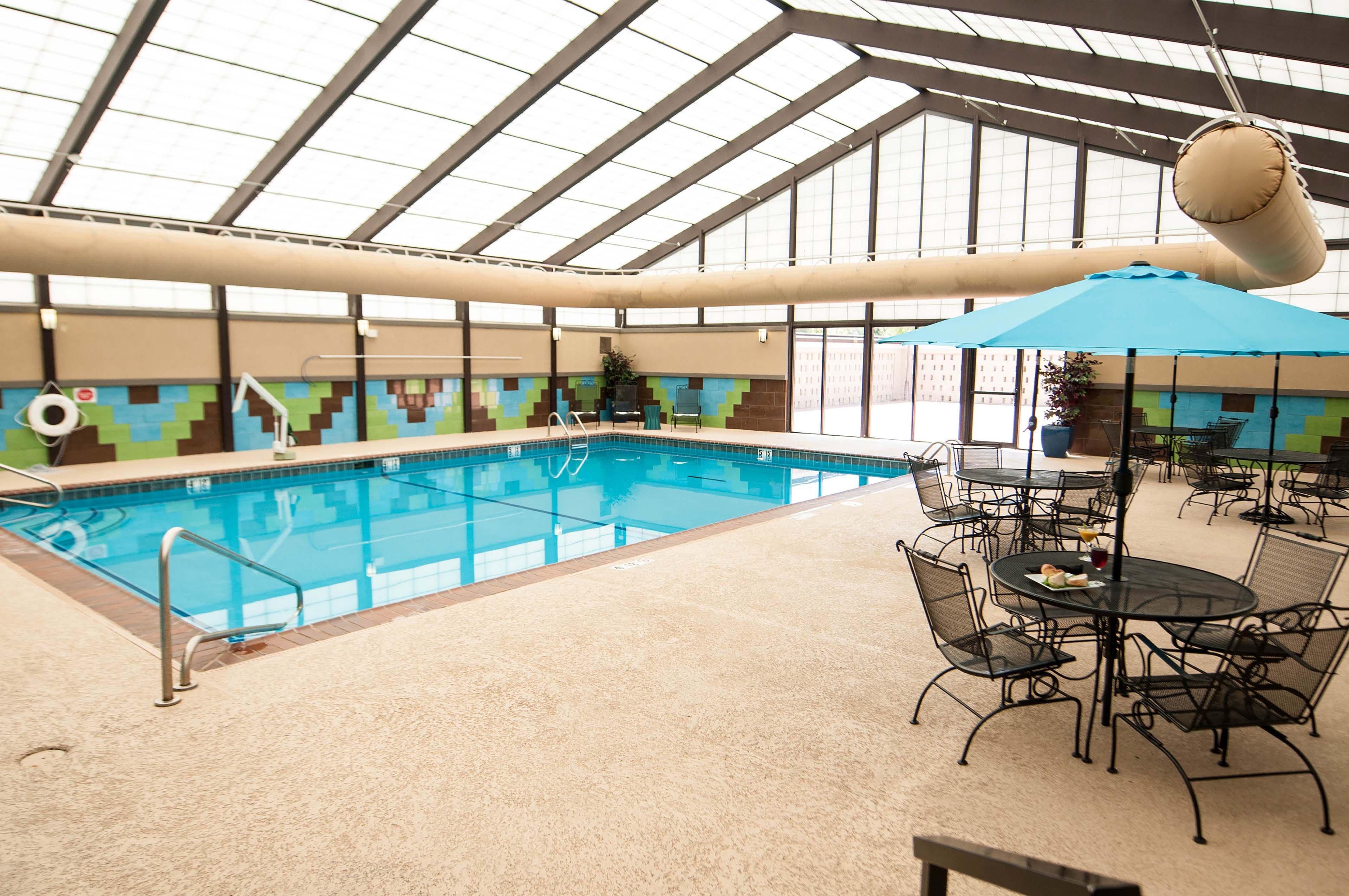St. Louis Airport West Earth By Ihg Hotel 3*