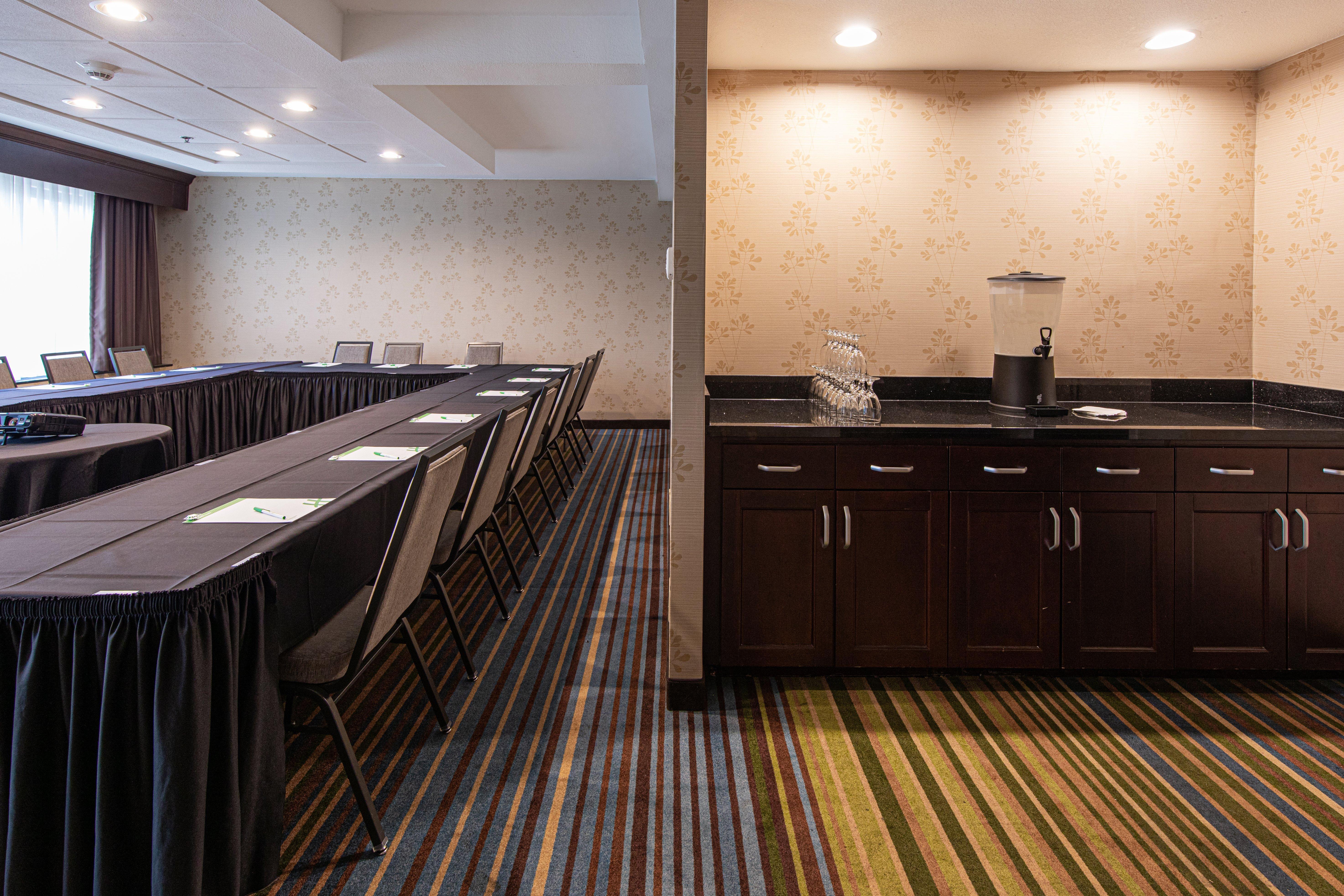 St. Louis Airport West Earth By Ihg Hotel