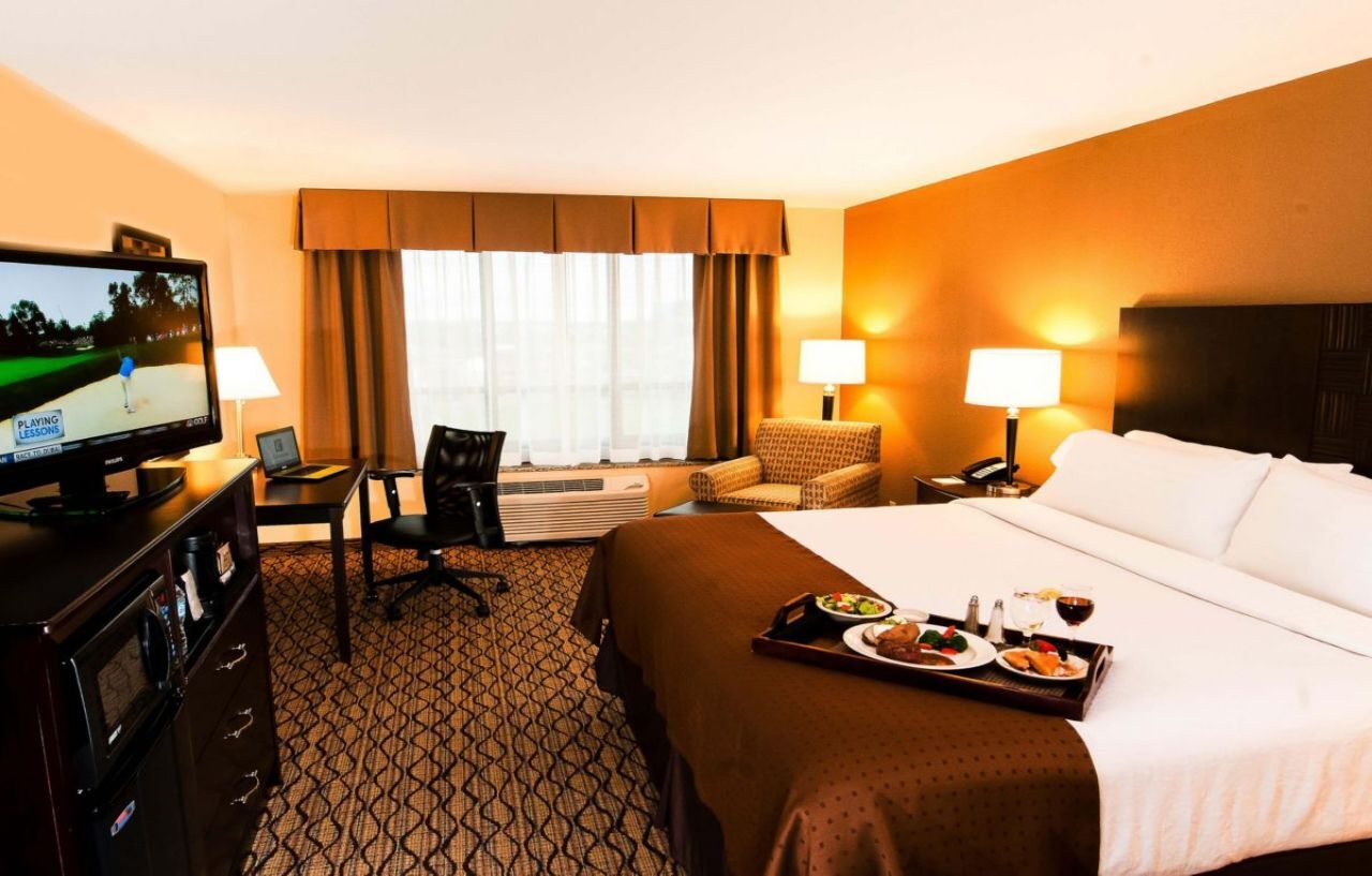 St. Louis Airport West Earth By Ihg 3*