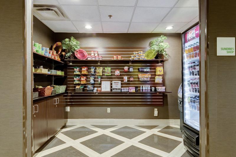 Hotel St. Louis Airport West Earth By Ihg 3*